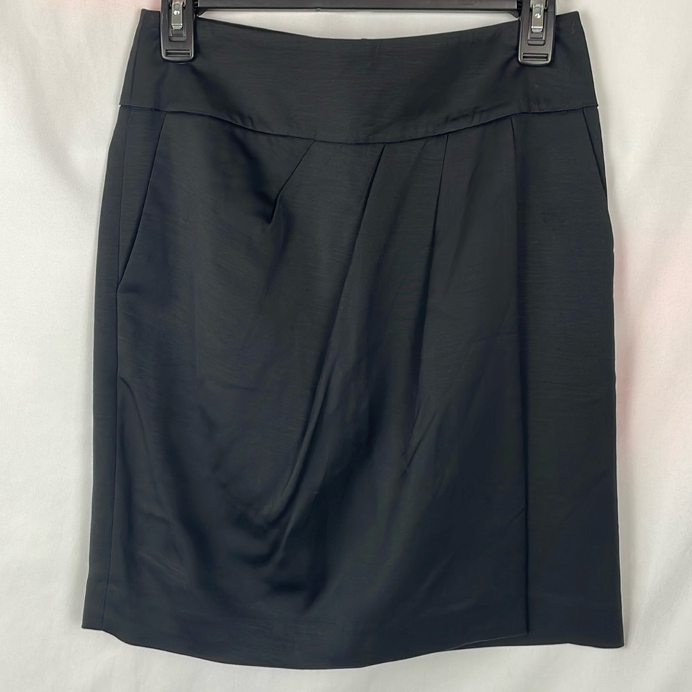NWT. Banana Republic Black Faux Wrap Skirt with Side Pockets and Pleats - Size 0